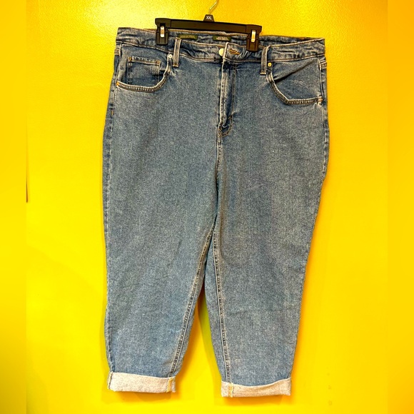 PLUS SIZE HIGH RISE JEAN! - Picture 1 of 5